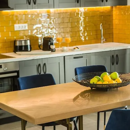 Joyana Willa Svoronata