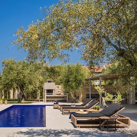 Willa Joyana Svoronata